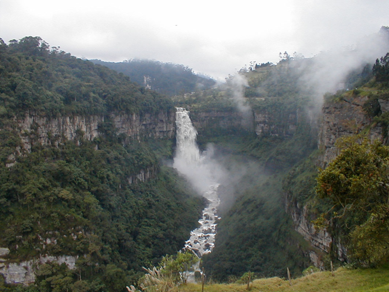 File:Salto del tequendama by FranciscoA. ZeaB.png