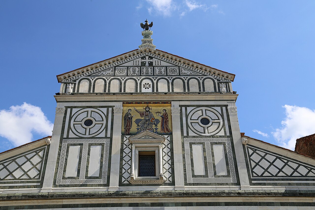San Miniato al Monte, Firenze, la facciata con il mosaico di Cristo tra la Vergine e san Miniato, 1260 ca.