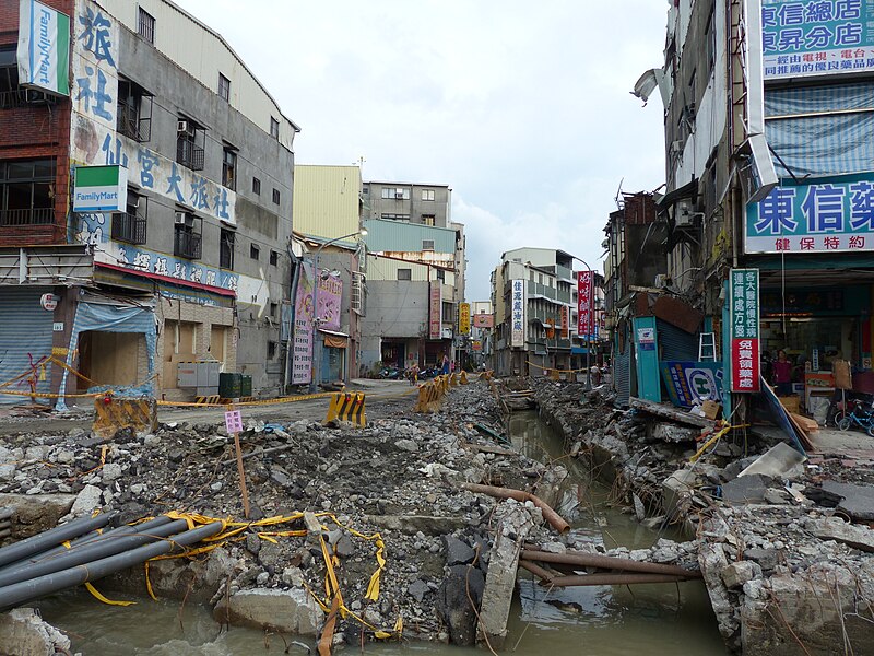 File:Sanduo 1st Road after Explosion Record 20140811-021.JPG