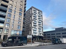 File:Whelan House, Ringsend, Dublin and Statue.jpg - Wikipedia