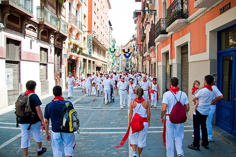 File:Sanfermines-2010-glowjangles-03.jpg