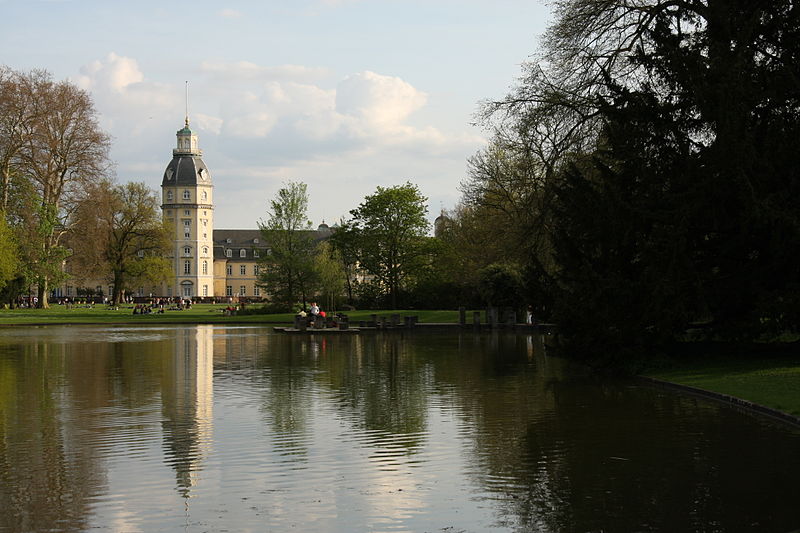 File:Schlosspark (3245312620).jpg