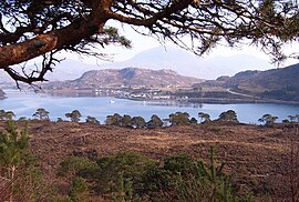 Shieldaig gesehen von der Straße nach Applecross