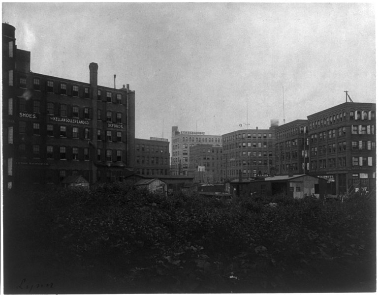 File:Shoe factories, Lynn, Mass.- exterior view of shoe factories and other buildings LCCN2006681284.jpg
