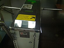 Sign to alert people that subway entrance turnstiles are unexpectedly left-handed (18423868190).jpg