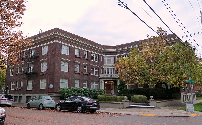 File:Silver Court Apartments - Irvington HD - Portland Oregon.jpg