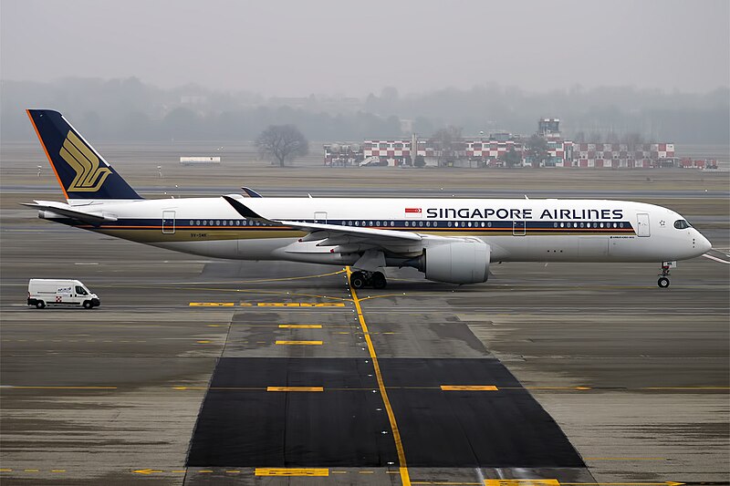 File:Singapore Airlines A350-941 (9V-SMK) taxiing at Milan Malpensa Airport.jpg