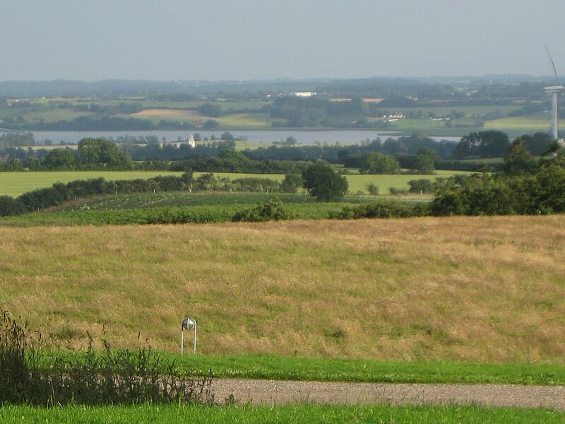 File:Skamlingsbanken, vue mod Hejls Nor.jpg