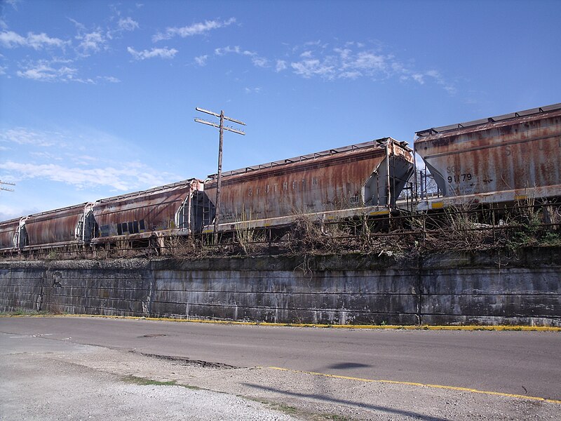 File:Southern Railway Covered Hoppers, Newark Ohio.JPG