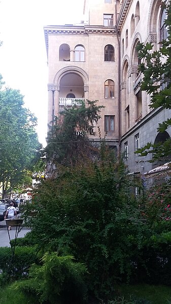 File:Spendiaryan Street, Yerevan 32.jpg