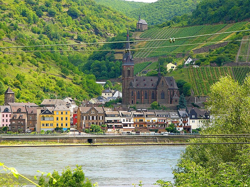 File:St. Bonifatius und die Clemenskapelle in Lorchhausen.jpg