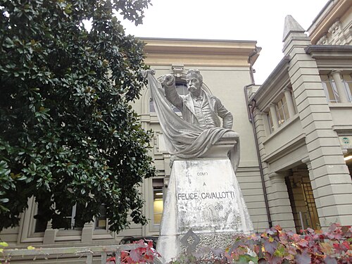 Statue of Felice Cavallotti in Como