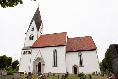 Kyrkan från söder