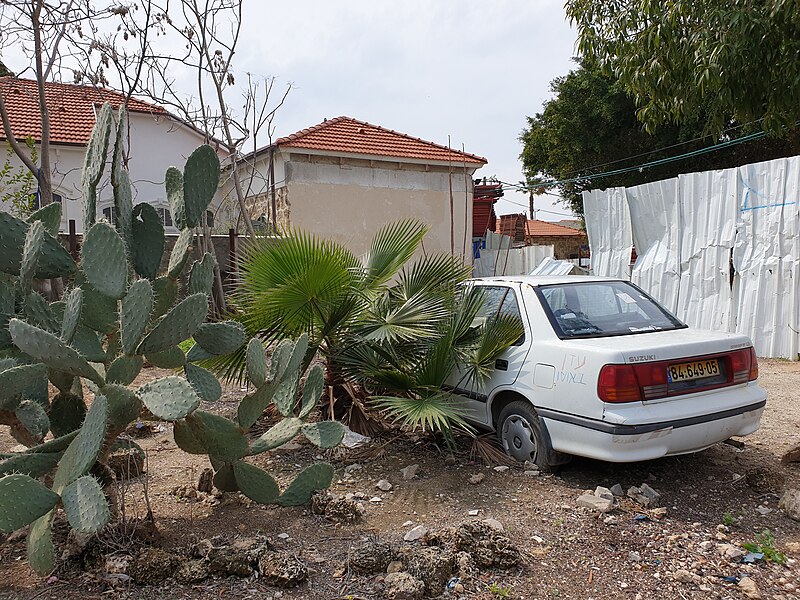 File:Suzuki Swift abandoned in Tel Aviv 20190305.jpg