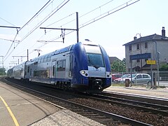 Pelliculage et couleur neutre. La rame 357 en gare du Péage-de-Roussillon.