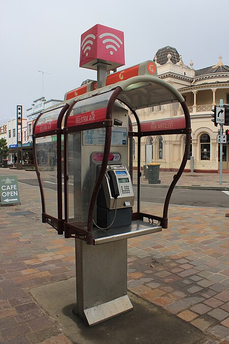 Tập_tin:Telstra_Payphone_(With_Internet_Access)_.jpg