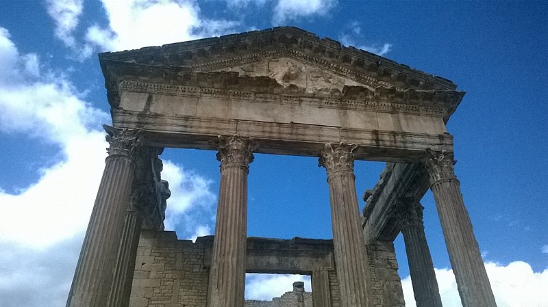 File:Temple Dougga photo 2 دڨة.jpg