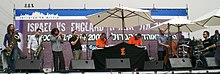 התפוחים" בהופעה בספורטק תל אביב, 23 במרץ 2007. מימין לשמאל: יוני הלוי, שי רן, DJ טודרס, SchoolMaster, ירון אוזנה, ארתור קרסנובייב, אולג נוימן ויובל טבצ׳ניק.