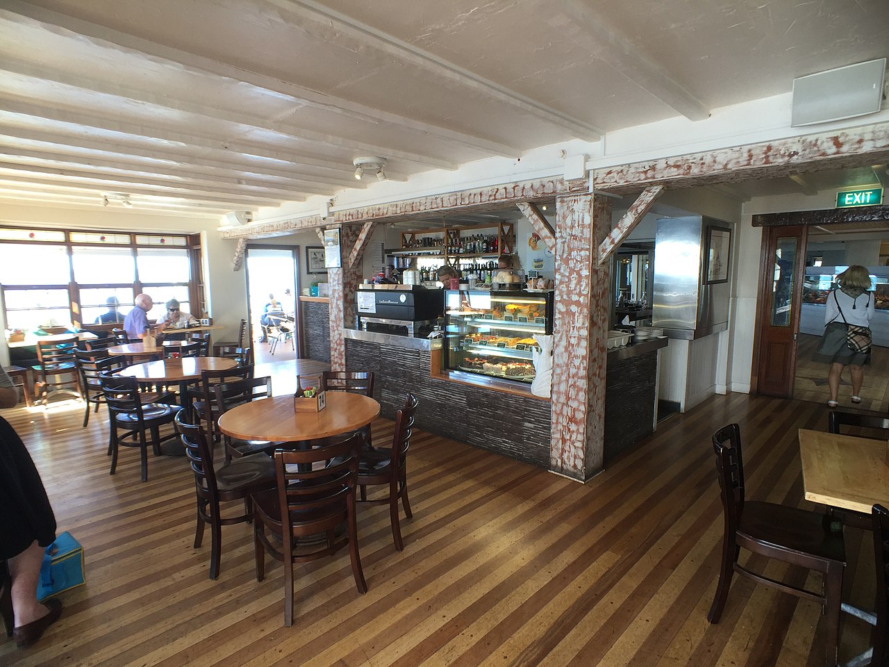 File The Lighthouse cafe  interior  Cleveland Point jpg 