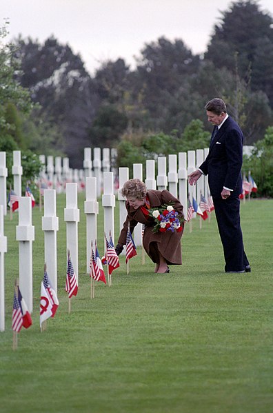 File:The Reagans visit the grave of Theodore Roosevelt Jr at Omaha Beach Cemetery.jpg