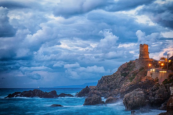 Torre Aragonese - Bagnara Calabra (RC) Autore: MimiLPh Licensing: CC-BY-SA-4.0