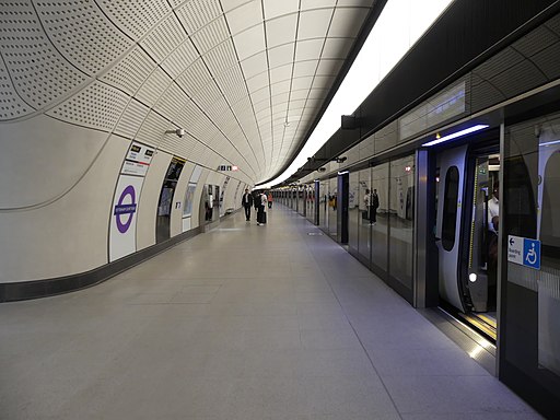 Tottenham Court Road stn Elizabeth Line 25th May 2022 12