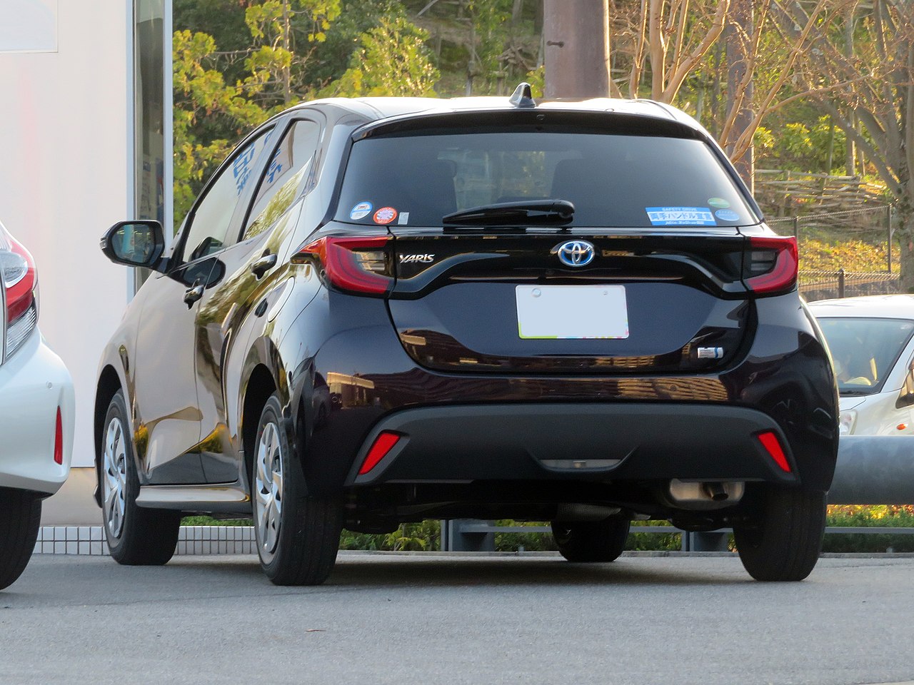 Image of Toyota YARIS HYBRID G 2WD (6AA-MXPH10-AHXGB) rear