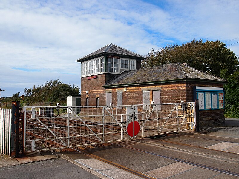 File:Ty Croes Station - geograph.org.uk - 4658867.jpg