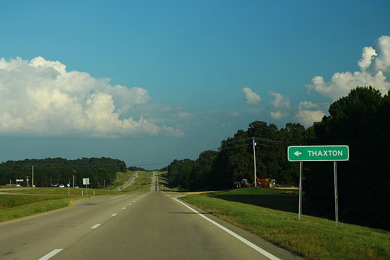 File:US278 MS6 East - Thaxton Sign (44576905014).jpg