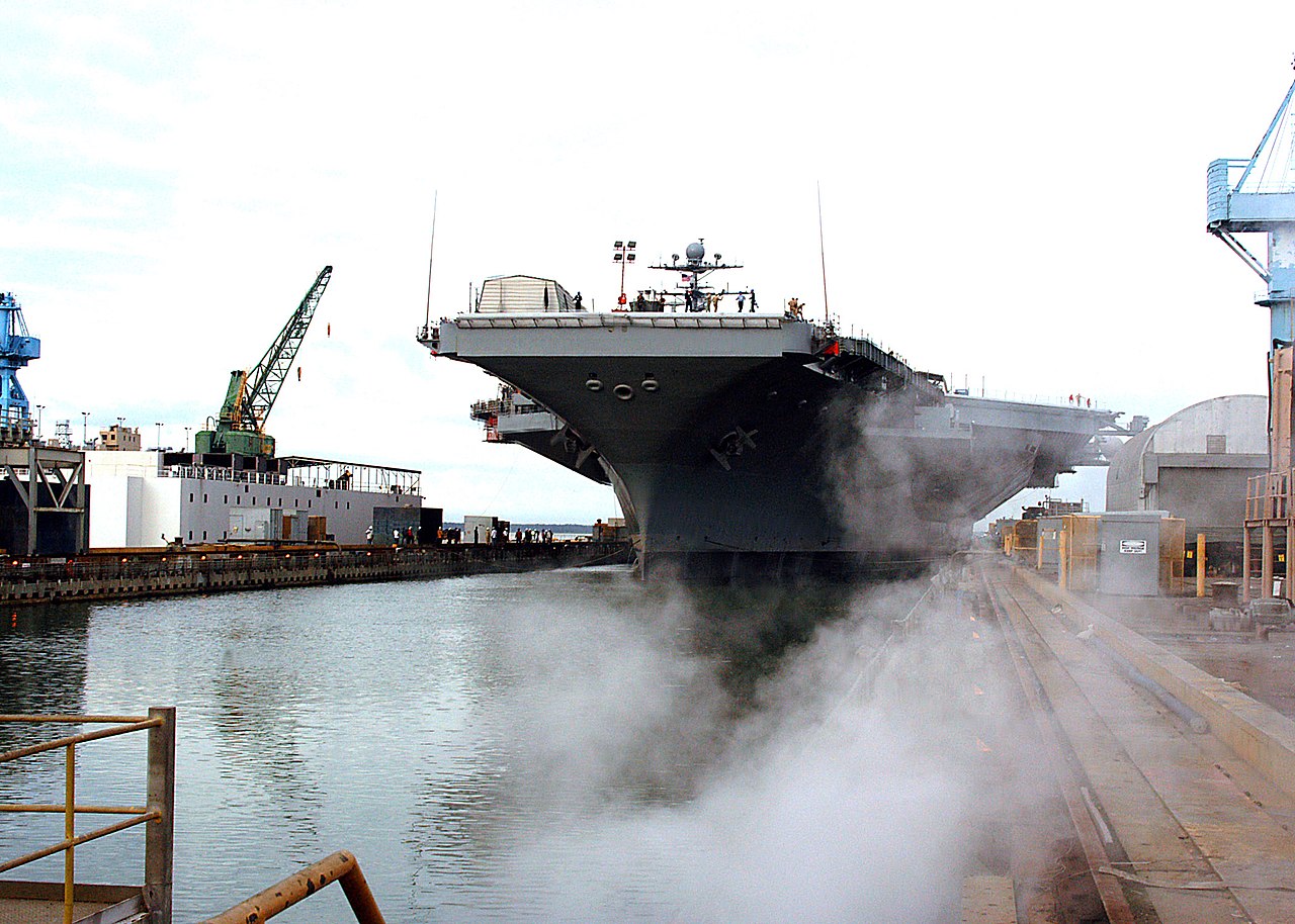 File:US Navy 050830-N-6236O-040 The Nimitz Class aircraft carrier