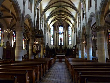 Interior, vista do altar