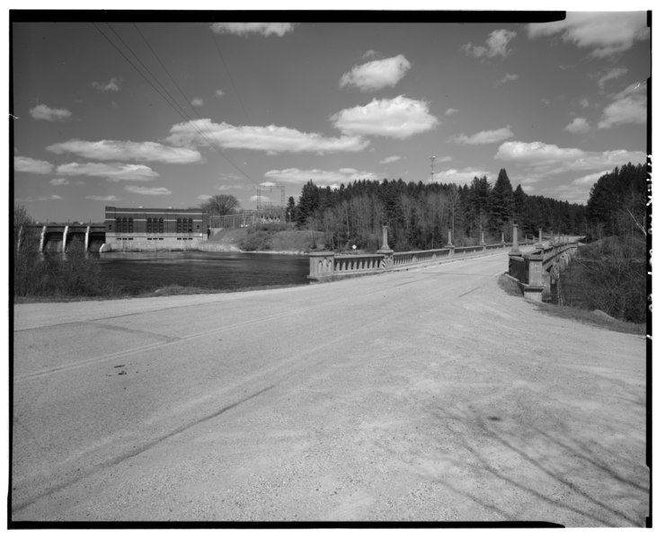 File:VIEW FROM WEST SIDE BANK OF RIVER WITH CHALK HILL HYDROELECTRIC PLANT IN BACKGROUND - Menominee River Bridge, Spanning Menominee River at County Truck Higway "K", Amberg, HAER WIS,38-AMB.V,1-4.tif