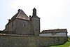 Fasady i dachy wszystkich budynków château-ferme w Villers-Poterie