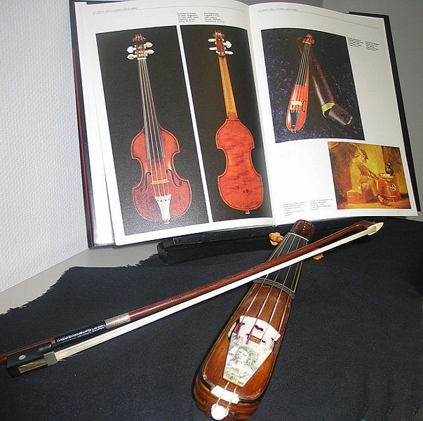 File:Violin Pochette.jpg