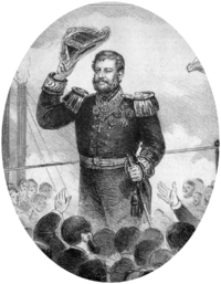 Desenho mostrando um homem com cabelo escuro e costeletas grisalhas, vestido com um uniforme naval elaboradamente bordado com uma túnica trespassado adornados com ombreiras e medalhas, e que está levantando o chapéu bicorne em reconhecimento das ondas de uma multidão de pé abaixo dele