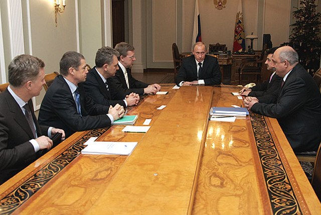 Then President of Russia Vladimir Putin at a meeting on 29 December 2005, with Alexei Kudrin (Russian Finance Minister), Viktor Khristenko (Russian En