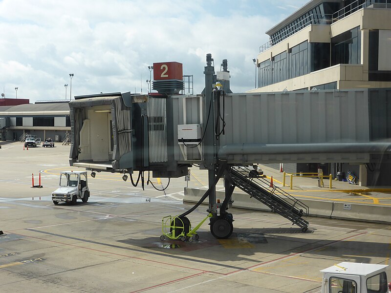 File:Washington-Dulles-Airport-Jet-Bridge-1.jpg