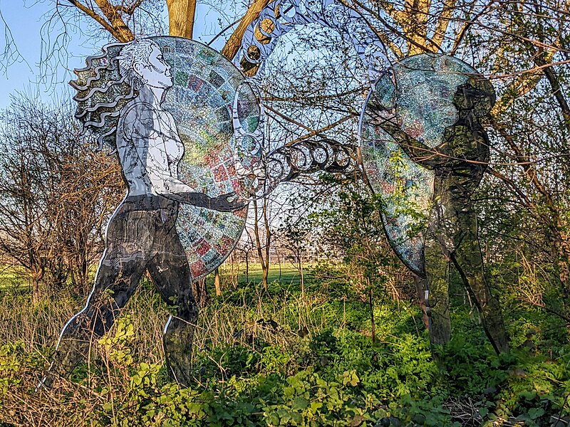 File:Water Jugglers artwork, Hackney Marshes 2022-03-19.jpg