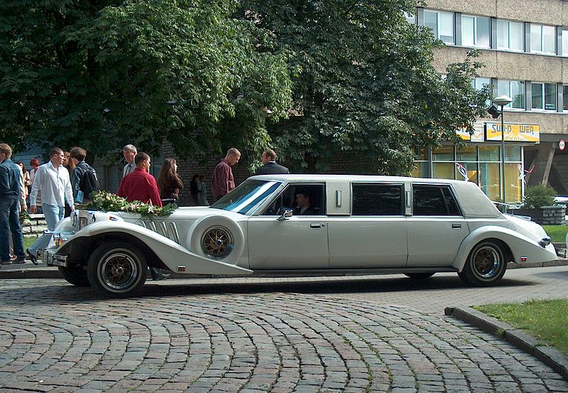 *** Zimmer *** 800px-Wedding_car_in_Tallinn_August_2007_H2093