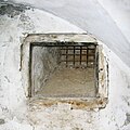 Reja de la ventana de una celda del castillo.