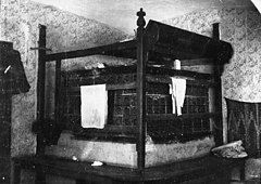 "Lesena peč", peč z lesenim opažem in ležiščem v Blačah 1951.jpg
