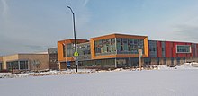 Une école secondaire en hiver