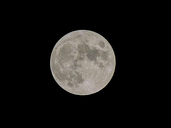 Full moon. Photo by 21aannaa
