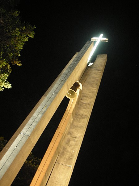 File:中原大學 鐘塔 夜晚 - panoramio.jpg