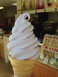 Zi imosohutokurimu, imoJi Guan , Da Fo Dian , Lian Cang , Ri Ben , Ice Cream, Taro Flavor, Kamakura, Japan (13748213435).jpg