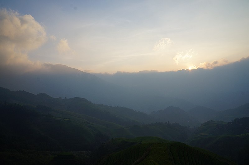 File:龙脊梯田1-2号观景台20150929 - panoramio (35).jpg