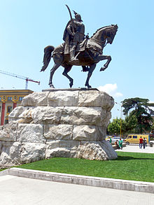 07Tirana Skenderbeg-Denkmal02.jpg