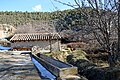 Vista de la Fuente del Llavaderu en Tormón (Teruel), col antiguu Llavaderu públicu al fondu (2017).