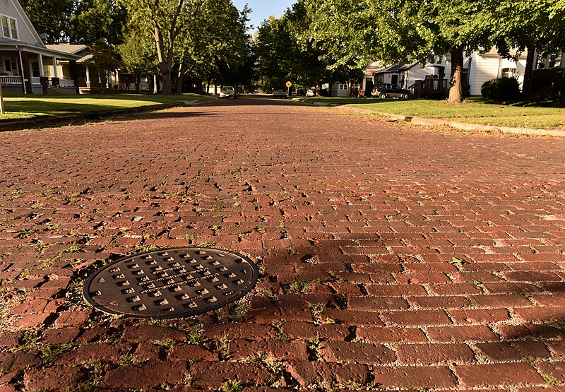 File:15th Street in Mattoon, IL.jpg