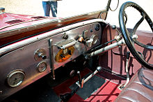Floor L to R, the 'distant' handbrake, the 'interfering' change-speed lever and the under-wheel spark control.
Before the steering column is a smokers' companion and the dash displays a fuel gauge piped from the tank in the scuttle behind it 1925 Morris Oxford Felbrigg Hall 7342657938.jpg